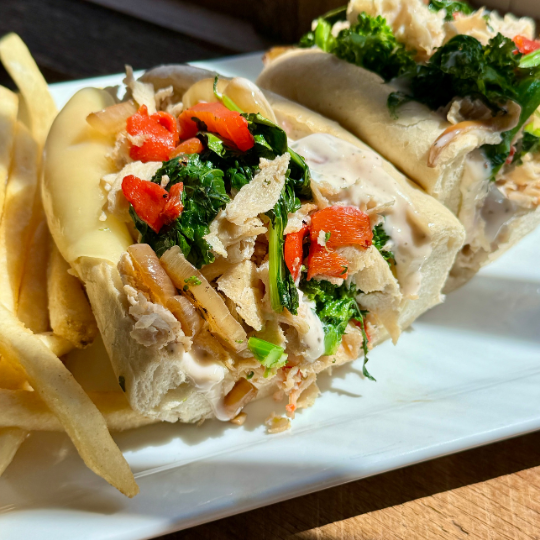 Chick ’n Cheese Grinder

Paper thin sliced chicken, melting provolone, broccoli rabe, caramelized onions, roasted peppers, and creamy Italian dressing on a fresh baked grinder roll 